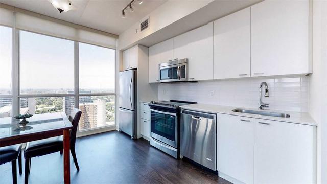 2502 - 30 Roehampton Ave, Condo with 2 bedrooms, 2 bathrooms and 0 parking in Toronto ON | Image 6