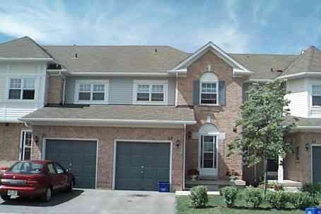 32 Brisbane Crt, Townhouse with 3 bedrooms, 3 bathrooms and 1 parking in Brampton ON | Image 1