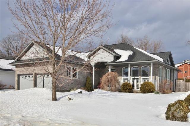 8 Tarryn Terrace, House detached with 3 bedrooms, 3 bathrooms and 6 parking in Ottawa ON | Image 1