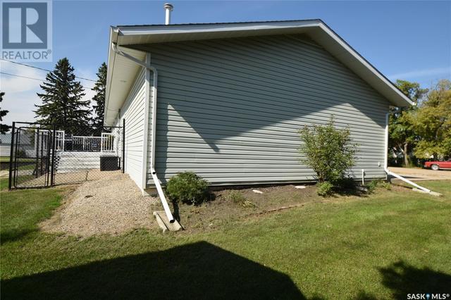 329 1st Avenue, House detached with 3 bedrooms, 3 bathrooms and null parking in St. Benedict SK | Image 8