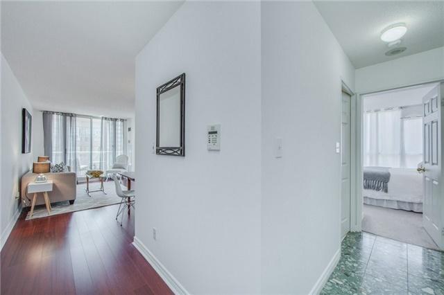 1003 - 43 Eglinton Ave, Condo with 2 bedrooms, 1 bathrooms and null parking in Toronto ON | Image 2