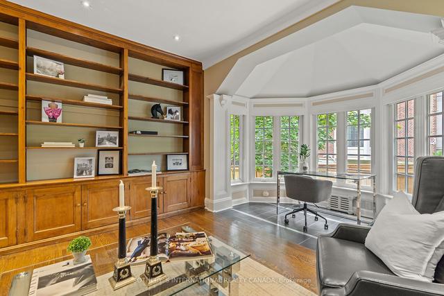 379 Walmer Rd, House detached with 7 bedrooms, 6 bathrooms and 4 parking in Toronto ON | Image 37