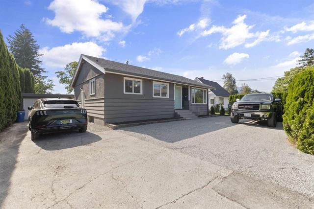 9845 Young Road, House detached with 3 bedrooms, 2 bathrooms and null parking in Chilliwack BC | Image 1