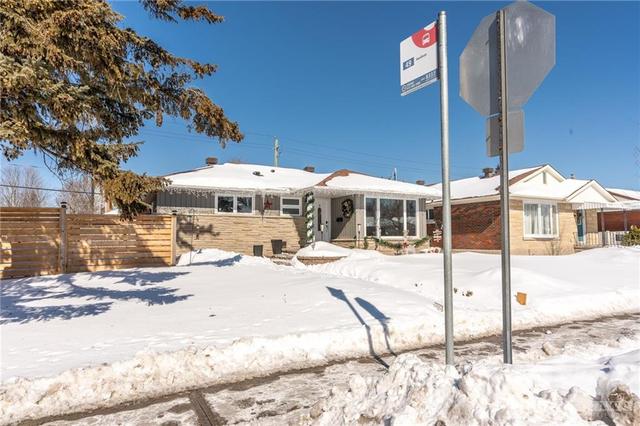 727 Pleasant Park Road, House detached with 4 bedrooms, 2 bathrooms and 4 parking in Ottawa ON | Card Image