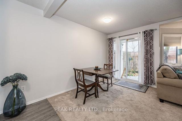11 - 240 Highland Cres, Townhouse with 1 bedrooms, 1 bathrooms and 2 parking in Kitchener ON | Image 4
