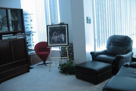 uph24 - 7805 Bayview Ave, Condo with 2 bedrooms, 3 bathrooms and 2 parking in Markham ON | Image 4