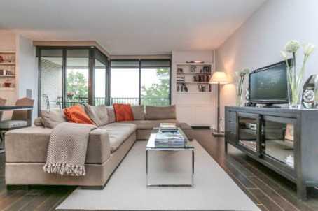 404 - 33 Harbour Sq, Condo with 2 bedrooms, 2 bathrooms and 1 parking in Toronto ON | Image 2