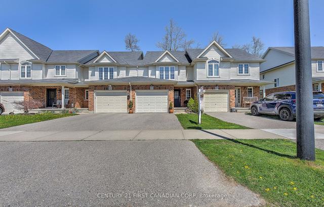 821 Silverfox Cres, House attached with 3 bedrooms, 4 bathrooms and 2 parking in London ON | Image 1