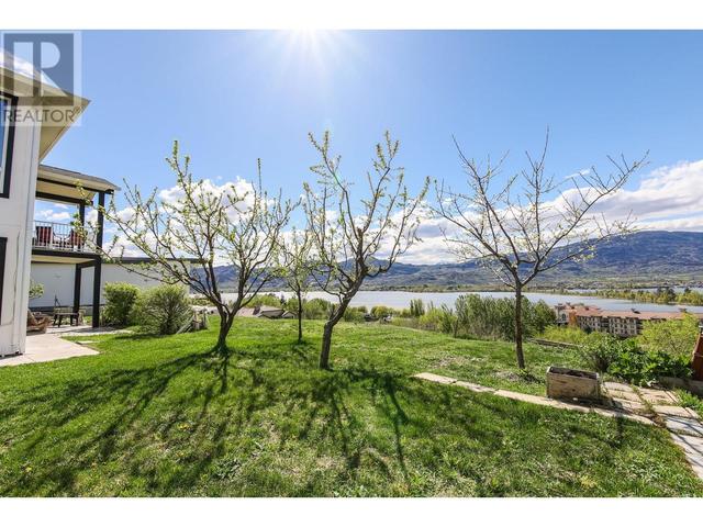 4004 39th Street, House detached with 2 bedrooms, 2 bathrooms and 3 parking in Okanagan Similkameen A BC | Image 6