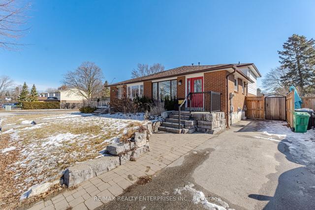 1946 Carrera Lane, House semidetached with 4 bedrooms, 2 bathrooms and 3 parking in Mississauga ON | Image 12
