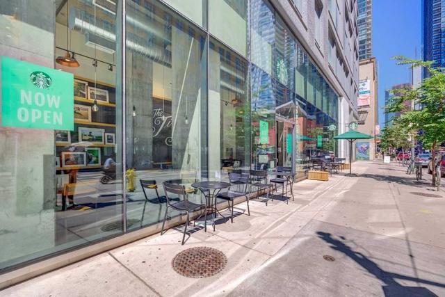 1212 - 101 Peter St, Condo with 1 bedrooms, 1 bathrooms and 0 parking in Toronto ON | Image 4