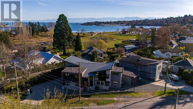 3875 Cadboro Bay Rd, House detached with 5 bedrooms, 4 bathrooms and 8 parking in Saanich BC | Image 50
