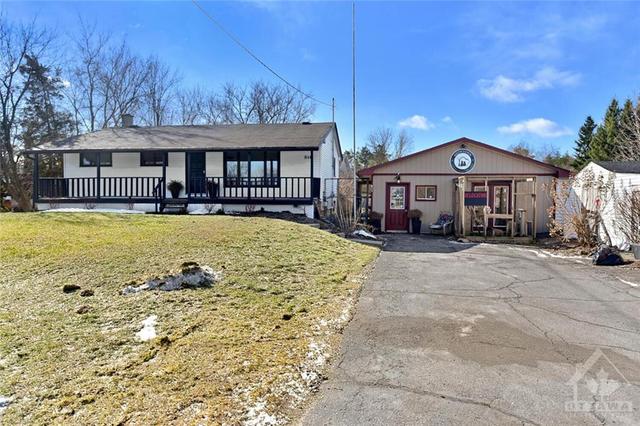840 Stewart Boulevard, House detached with 4 bedrooms, 1 bathrooms and 6 parking in Brockville ON | Image 1