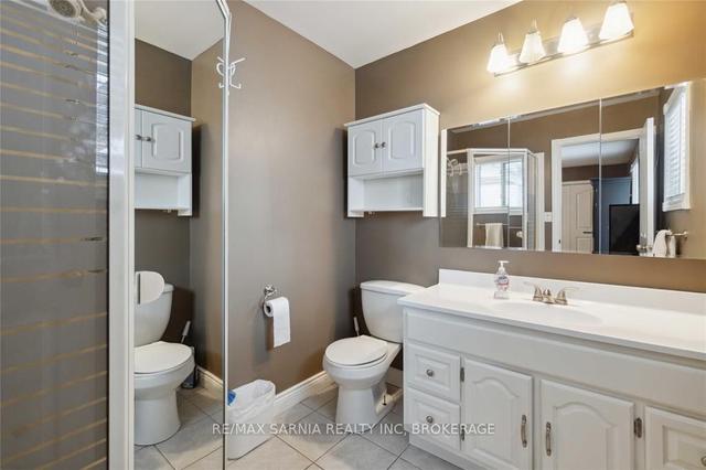 2231 Churchill Line, House detached with 4 bedrooms, 2 bathrooms and 10 parking in Sarnia ON | Image 8
