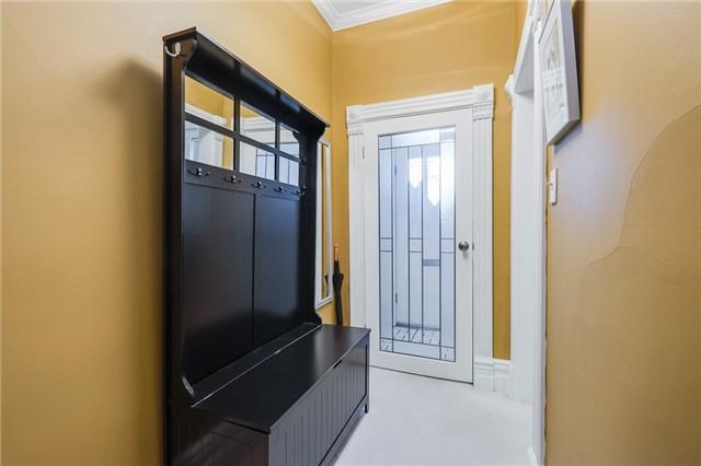 32 Wychwood Ave, House detached with 2 bedrooms, 2 bathrooms and 2 parking in Toronto ON | Image 2