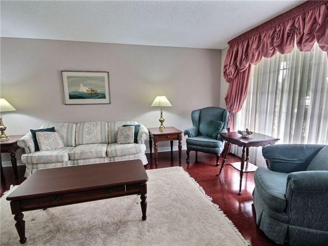 61 Hyannis Ave, House detached with 4 bedrooms, 4 bathrooms and 6 parking in Ottawa ON | Image 3