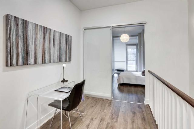 th 4 - 30 Roehampton Ave N, Townhouse with 1 bedrooms, 2 bathrooms and 0 parking in Toronto ON | Image 3