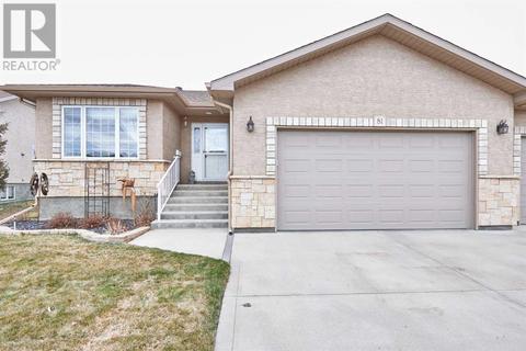 81 Sandstone Place Se, House semidetached with 3 bedrooms, 3 bathrooms and 4 parking in Medicine Hat AB | Card Image