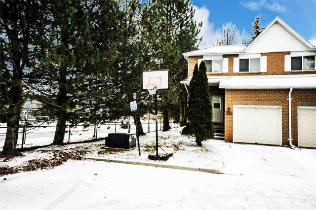 540 Priddle Rd, Townhouse with 3 bedrooms, 2 bathrooms and 1 parking in Newmarket ON | Image 1