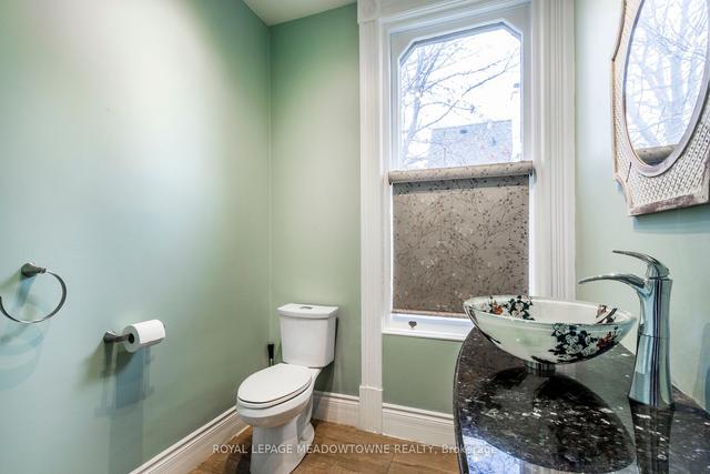77 Main St S, House detached with 4 bedrooms, 3 bathrooms and 12 parking in Brampton ON | Image 11