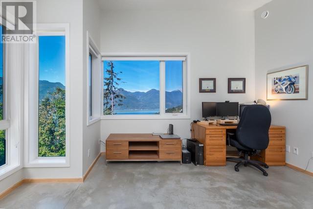 1135 Copper Drive, House detached with 3 bedrooms, 3 bathrooms and 6 parking in Squamish Lillooet D BC | Image 24
