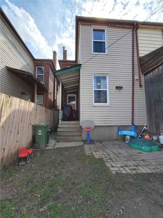 733 Cannon St E, House semidetached with 3 bedrooms, 2 bathrooms and 0 parking in Hamilton ON | Image 3