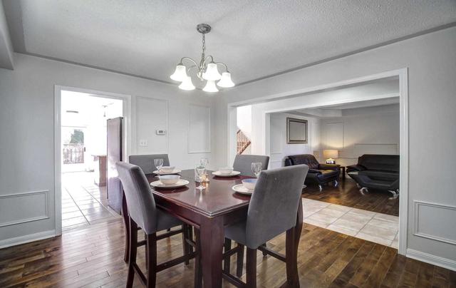 30 National Cres W, House detached with 3 bedrooms, 4 bathrooms and 4 parking in Brampton ON | Image 4