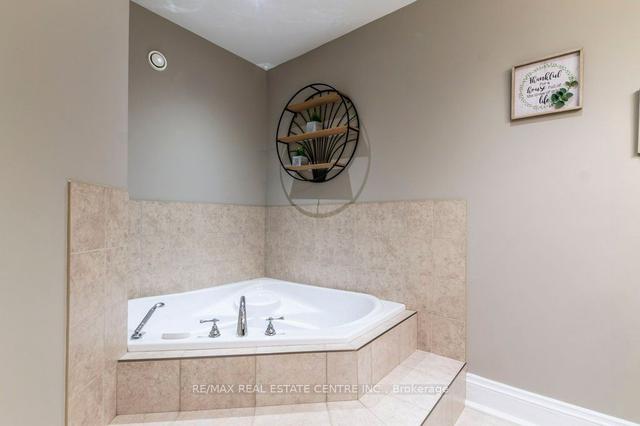 63 Metcalfe St, House detached with 3 bedrooms, 4 bathrooms and 6 parking in Guelph ON | Image 27