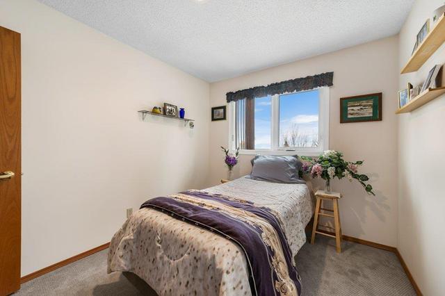 32 Macewan Park Heights Nw, Home with 3 bedrooms, 2 bathrooms and 4 parking in Calgary AB | Image 8