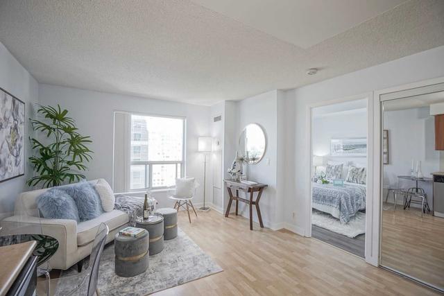 2205 - 36 Lee Centre Dr, Condo with 1 bedrooms, 1 bathrooms and 1 parking in Toronto ON | Image 9