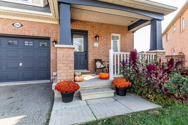 946 Zelinsky Cres, House semidetached with 3 bedrooms, 4 bathrooms and 3 parking in Milton ON | Image 12