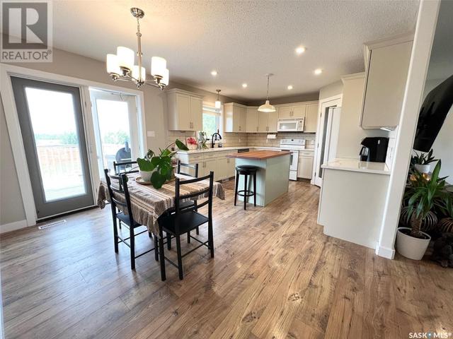 150 99th Street, House detached with 3 bedrooms, 2 bathrooms and null parking in Battle River No. 438 SK | Image 5