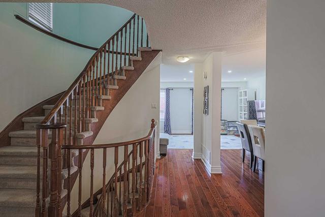 102 Leah Cres, Townhouse with 3 bedrooms, 4 bathrooms and 4 parking in Vaughan ON | Image 16