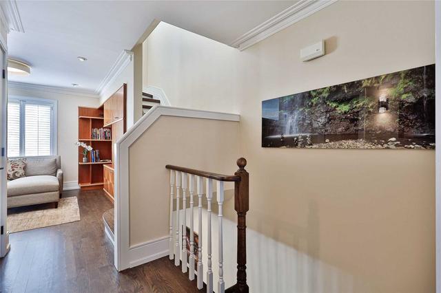 35f Spruce St, House attached with 2 bedrooms, 3 bathrooms and 2 parking in Toronto ON | Image 11