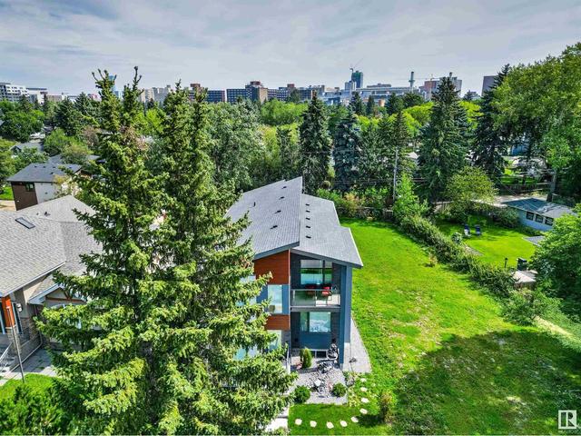 8309 Saskatchewan Dr Nw, House detached with 6 bedrooms, 5 bathrooms and 4 parking in Edmonton AB | Image 44