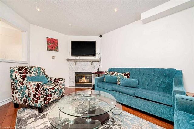 31 Colleyville St, House detached with 4 bedrooms, 4 bathrooms and 6 parking in Brampton ON | Image 3