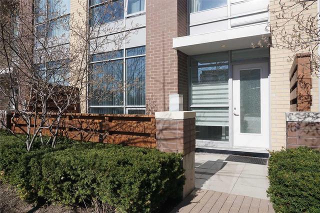 Th03 - 33 Singer Crt, Townhouse with 2 bedrooms, 3 bathrooms and 1 parking in Toronto ON | Image 1