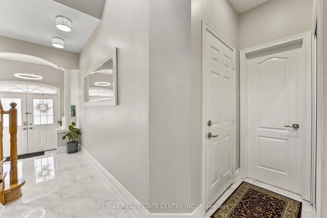 2452 Newcastle Cres, House semidetached with 3 bedrooms, 4 bathrooms and 3 parking in Oakville ON | Image 37