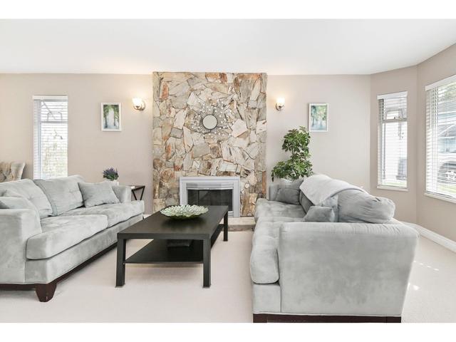 13435 61a Avenue, House detached with 4 bedrooms, 3 bathrooms and 4 parking in Surrey BC | Image 3