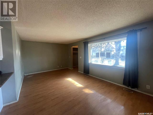 1916 Athol Street, House detached with 4 bedrooms, 2 bathrooms and null parking in Regina SK | Image 2
