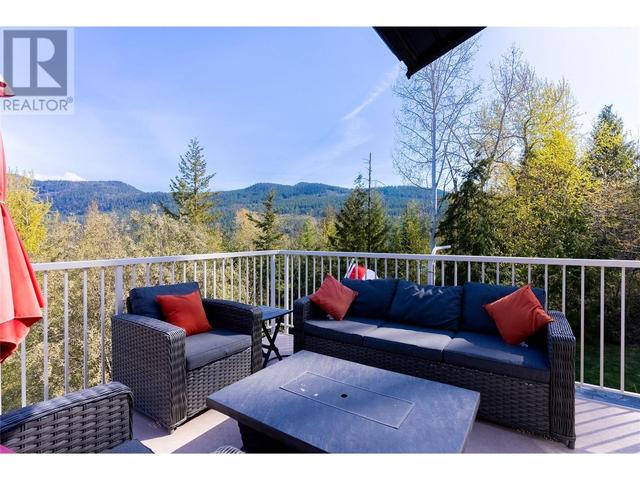 2617 Mountview Drive, House detached with 4 bedrooms, 2 bathrooms and null parking in Columbia Shuswap C BC | Image 21
