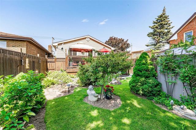 566 Woodward Ave, House detached with 3 bedrooms, 2 bathrooms and 4 parking in Hamilton ON | Image 24