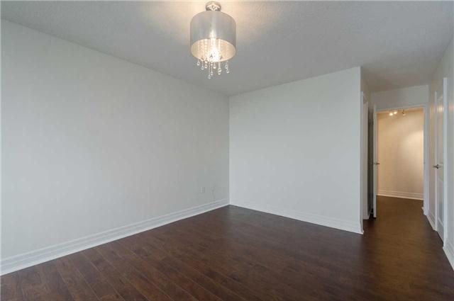 2010 - 812 Burnhamthorpe Rd, Condo with 3 bedrooms, 2 bathrooms and 1 parking in Toronto ON | Image 10