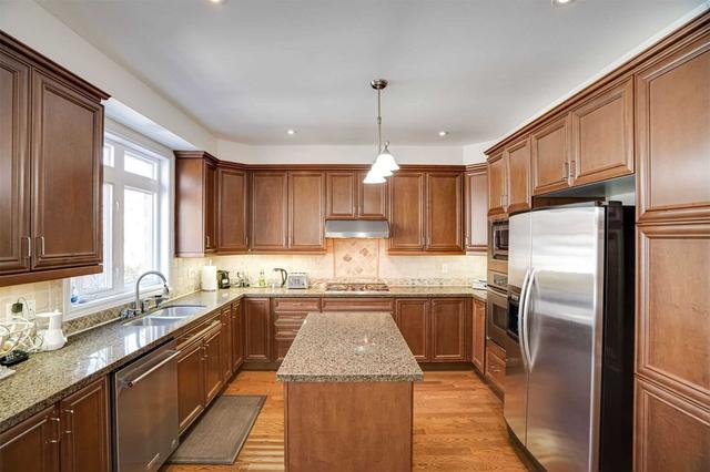 12 Cortese Terr, House detached with 4 bedrooms, 5 bathrooms and 6 parking in Vaughan ON | Image 2