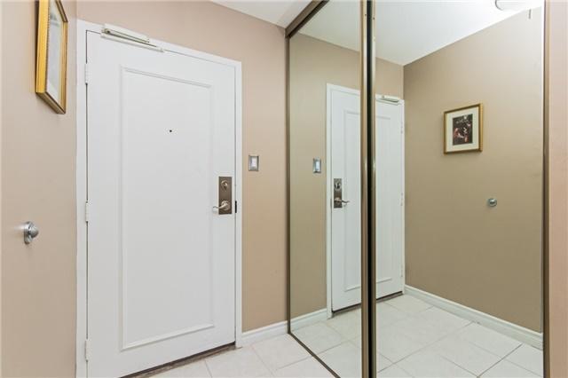 604 - 301 Frances Ave, Condo with 3 bedrooms, 2 bathrooms and 1 parking in Hamilton ON | Image 4