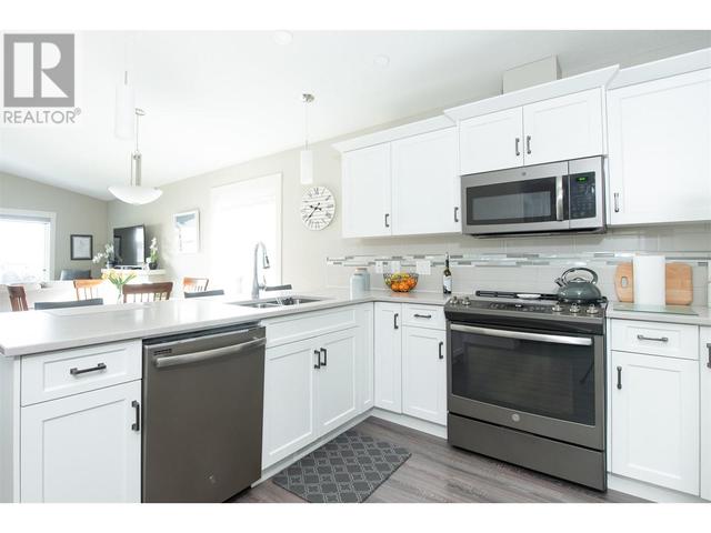 2100 - 55 Avenue Unit# 17, House other with 2 bedrooms, 2 bathrooms and 4 parking in Vernon BC | Image 10