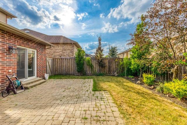 2374 Stone Glen Cres, House semidetached with 3 bedrooms, 4 bathrooms and 4 parking in Oakville ON | Image 32