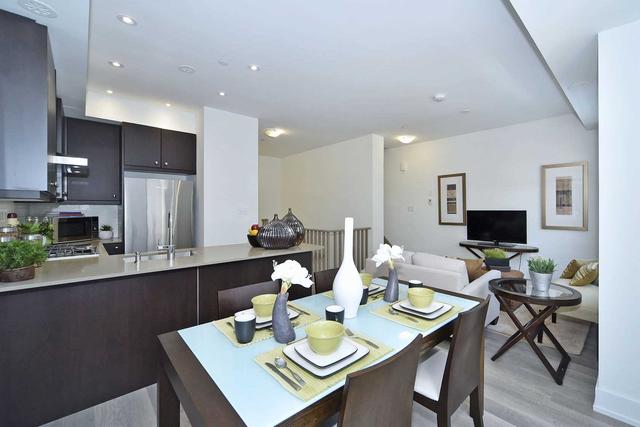 2 - 52 Holmes Ave, Townhouse with 2 bedrooms, 2 bathrooms and 2 parking in Toronto ON | Image 3