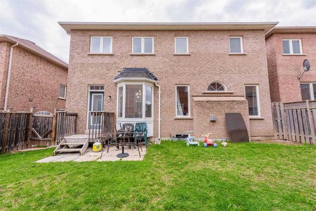 11 Finlayson Cres, House detached with 5 bedrooms, 4 bathrooms and 6 parking in Brampton ON | Image 32
