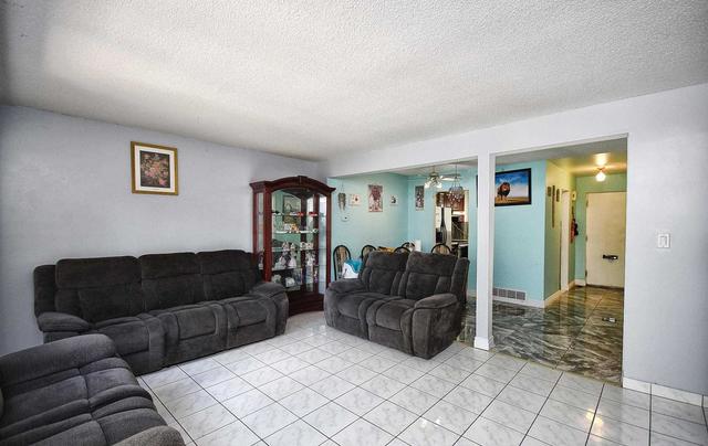 2 - 347 Driftwood Ave, Townhouse with 3 bedrooms, 2 bathrooms and 2 parking in Toronto ON | Image 5